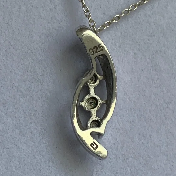 Silver diamond pendant - Picture 4 of 4